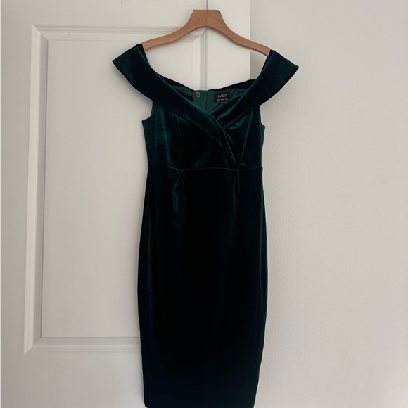 NEW Bardot women’s Off-The-Shoulder Sweetheart Velvet sheath Dress small 4 6 - Picture 6 of 10